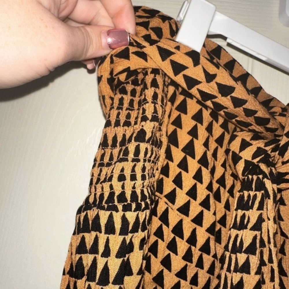 Geometric Patterned Tan and Black Skirt